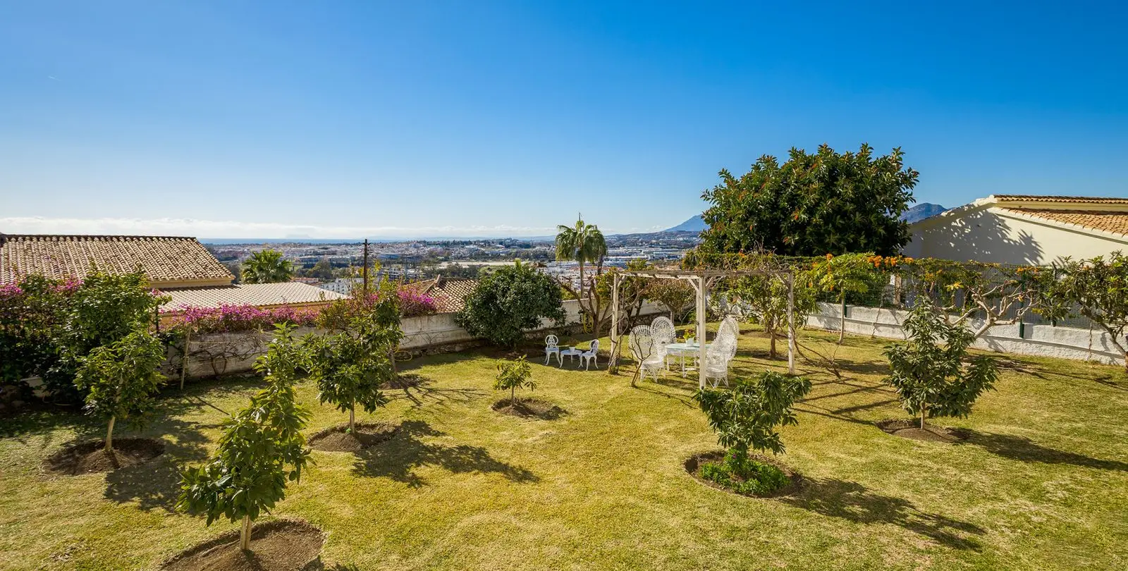 Venta de villa independiente en Nueva Andalucía 28