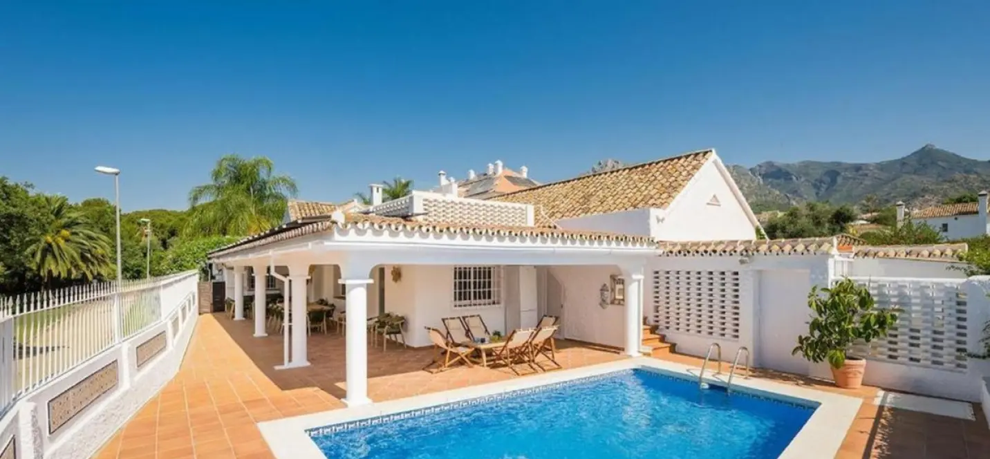 Alquiler a corto plazo de villa independiente en Marbella 0