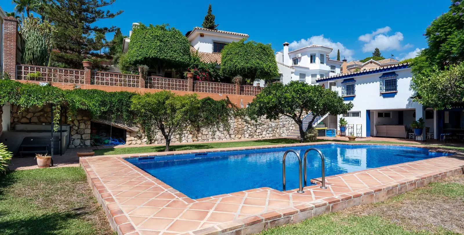Venta de villa independiente en El Coto 50