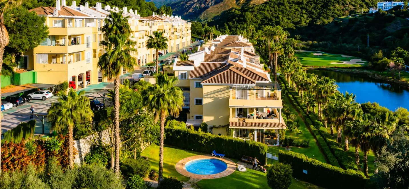 Venta de apartamento en planta media en La Quinta 0