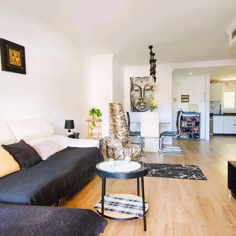 Venta de apartamento en planta media en La Quinta