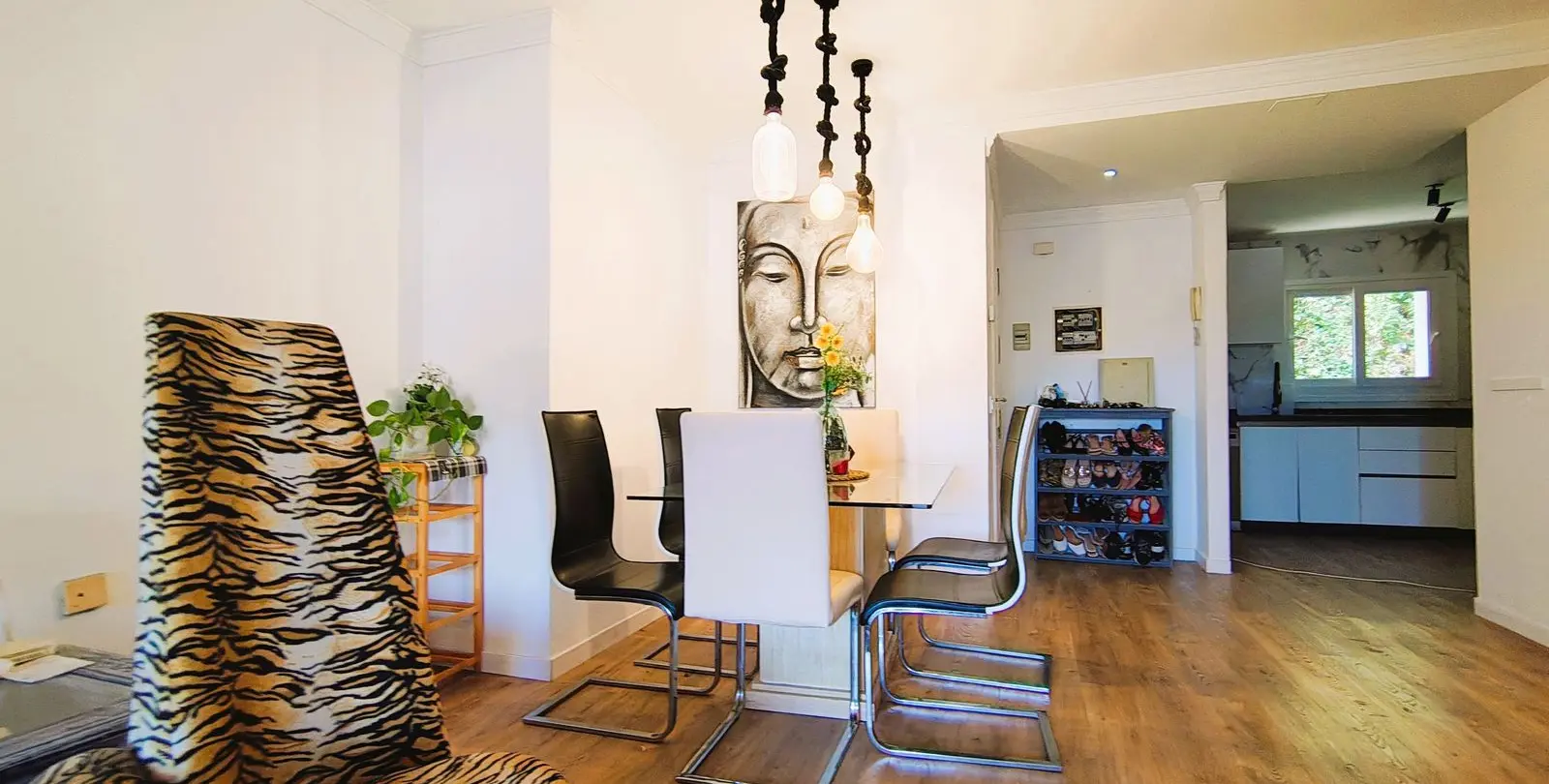 Venta de apartamento en planta media en La Quinta 5