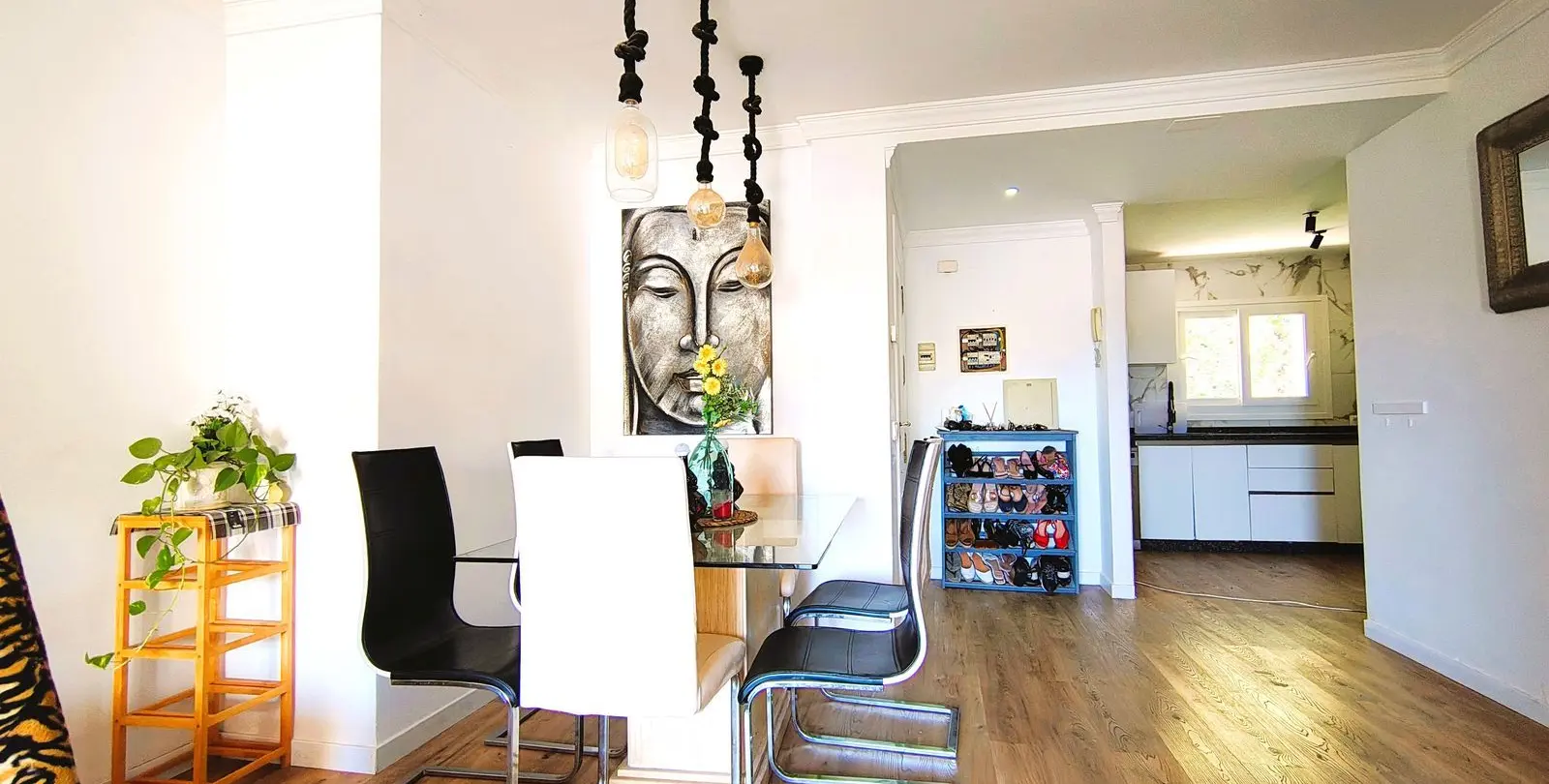 Venta de apartamento en planta media en La Quinta 6