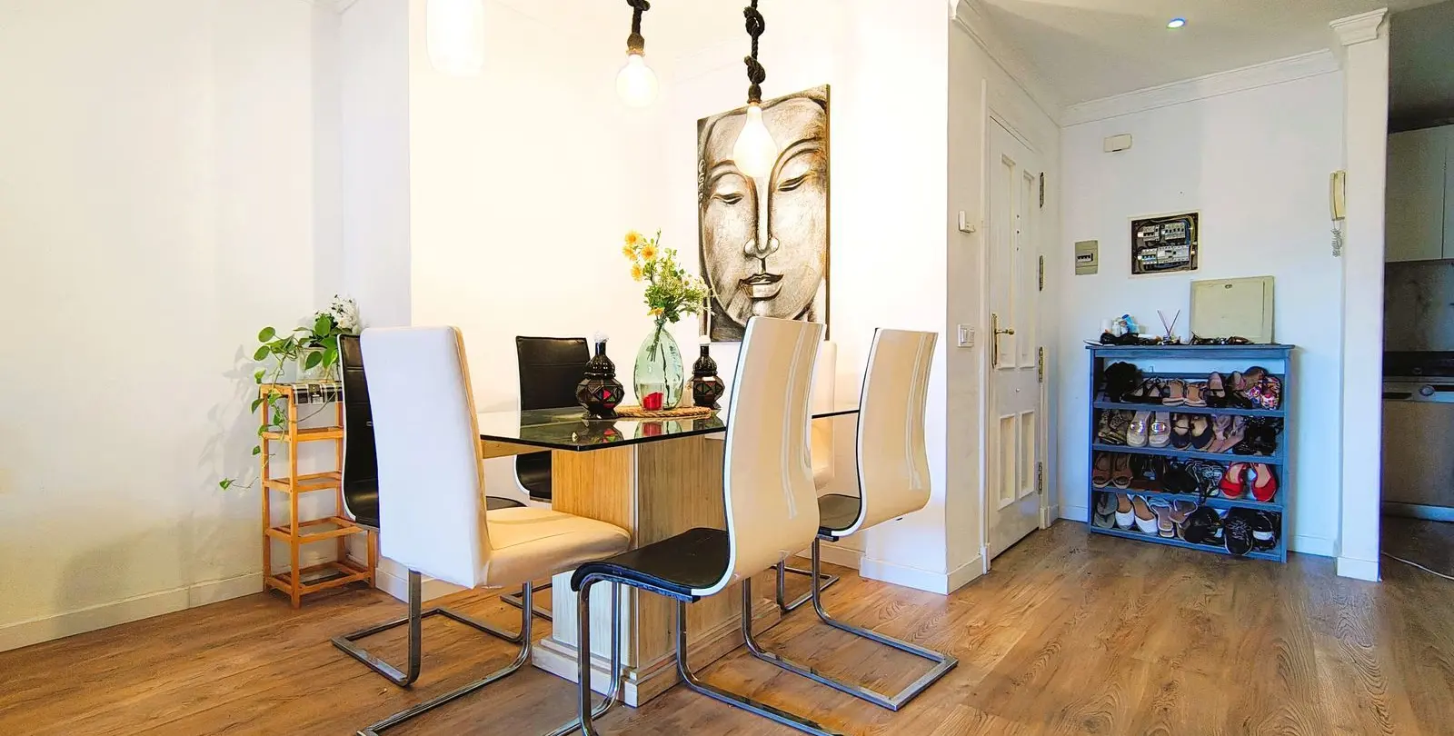Venta de apartamento en planta media en La Quinta 7