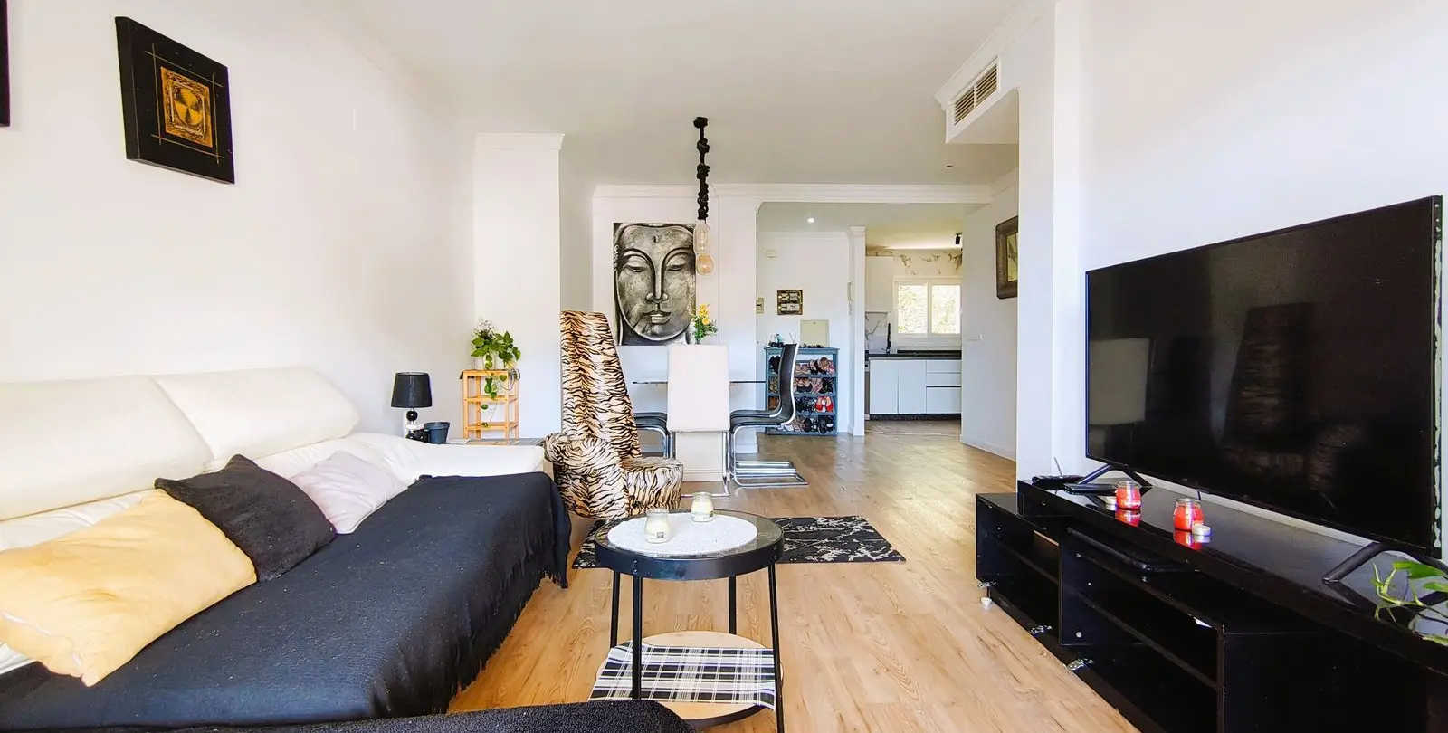 Venta de apartamento en planta media en La Quinta 14