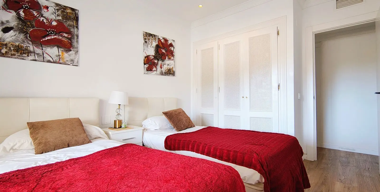 Venta de apartamento en planta media en La Quinta 21