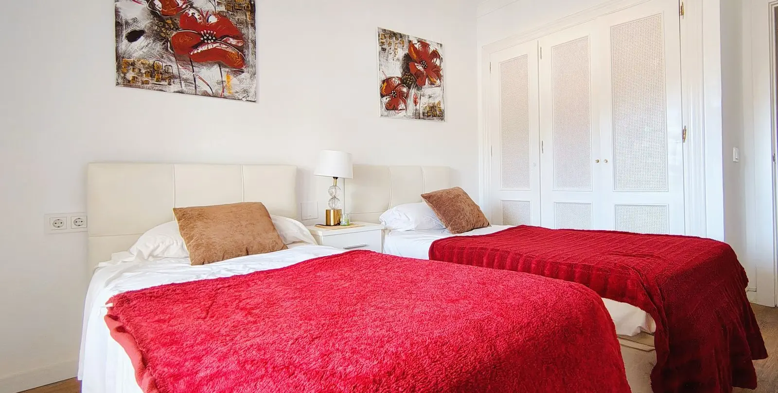 Venta de apartamento en planta media en La Quinta 22
