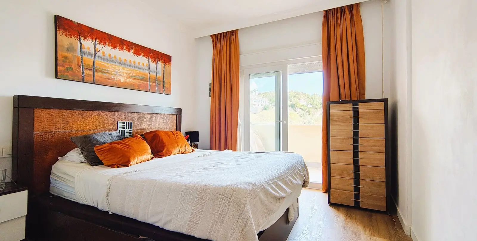 Venta de apartamento en planta media en La Quinta 24