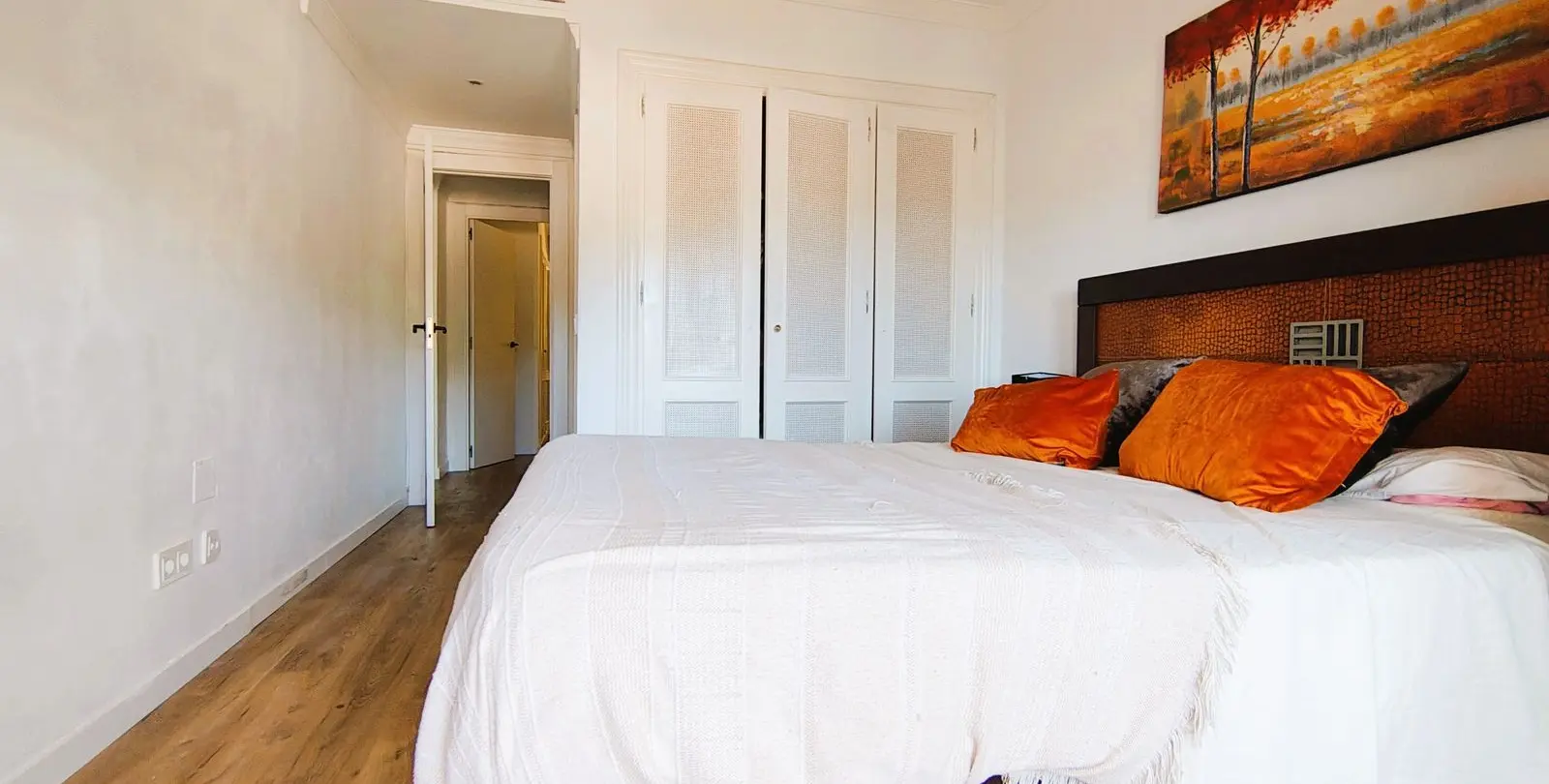 Venta de apartamento en planta media en La Quinta 26