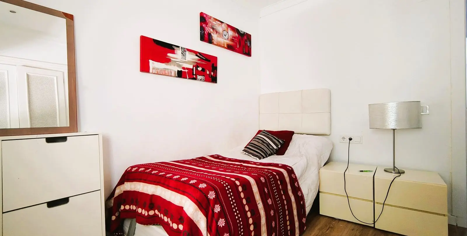 Venta de apartamento en planta media en La Quinta 29