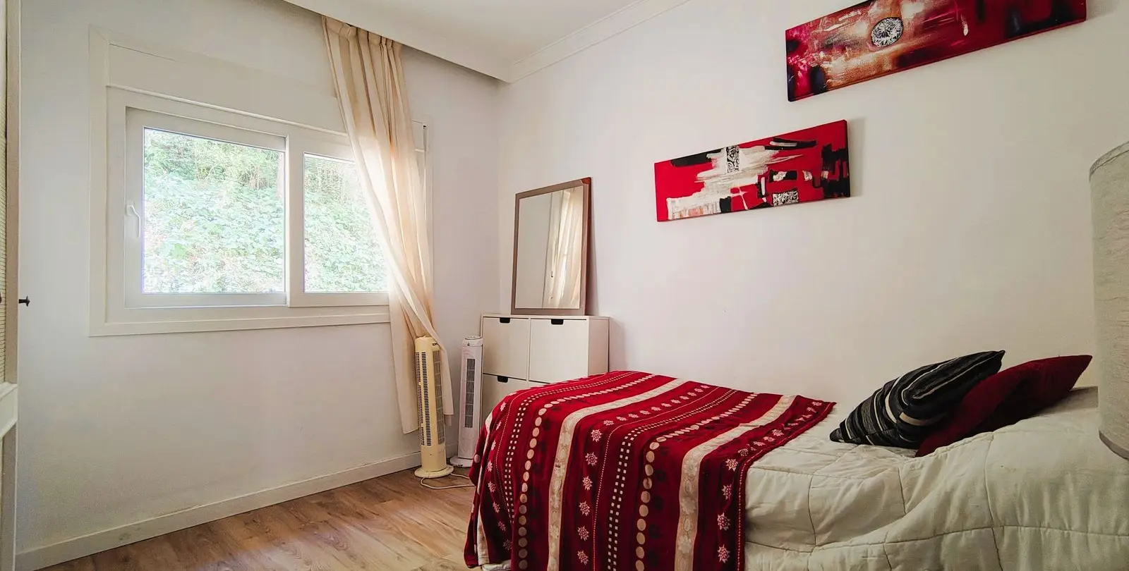 Venta de apartamento en planta media en La Quinta 30
