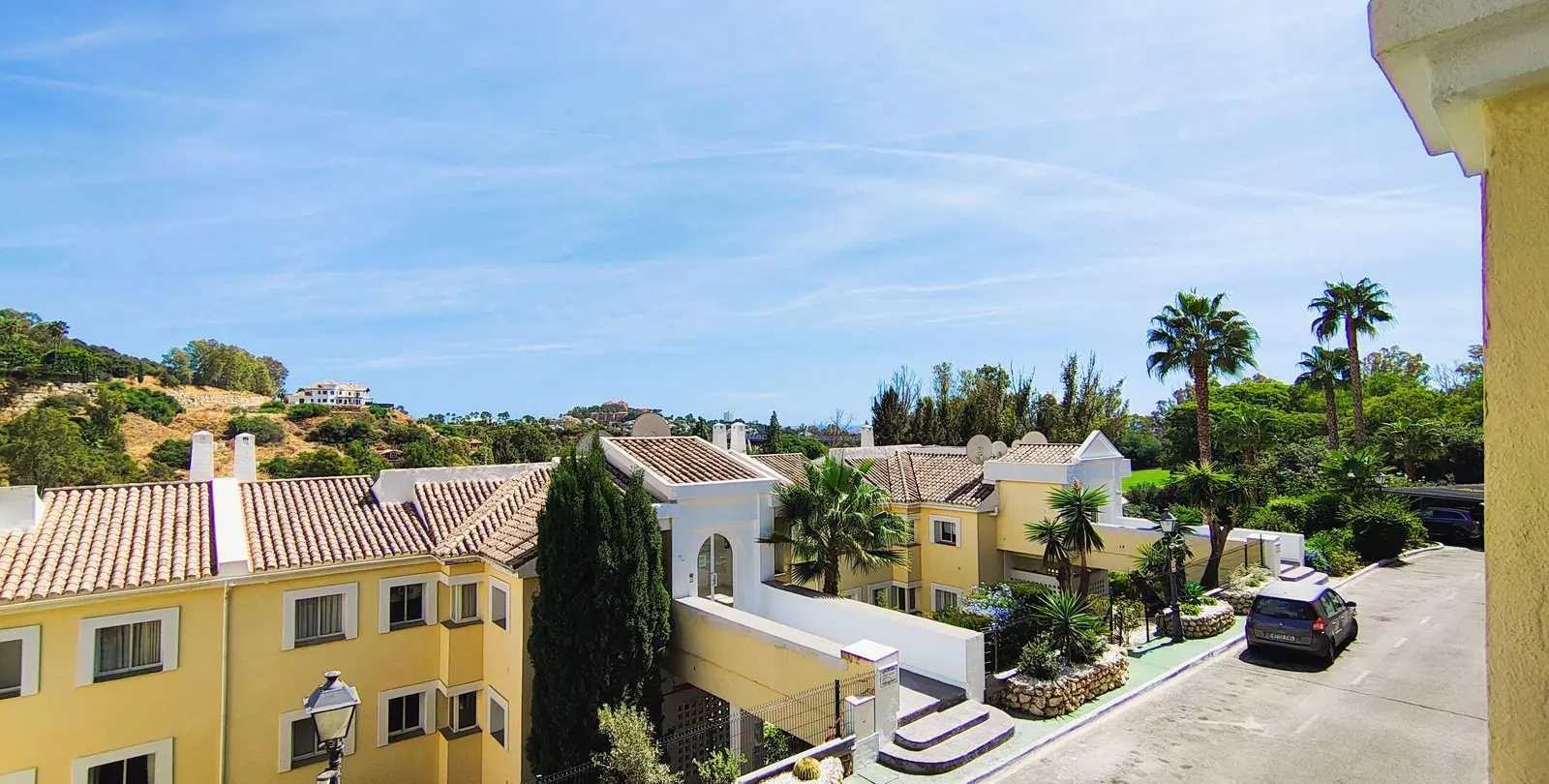 Venta de apartamento en planta media en La Quinta 32