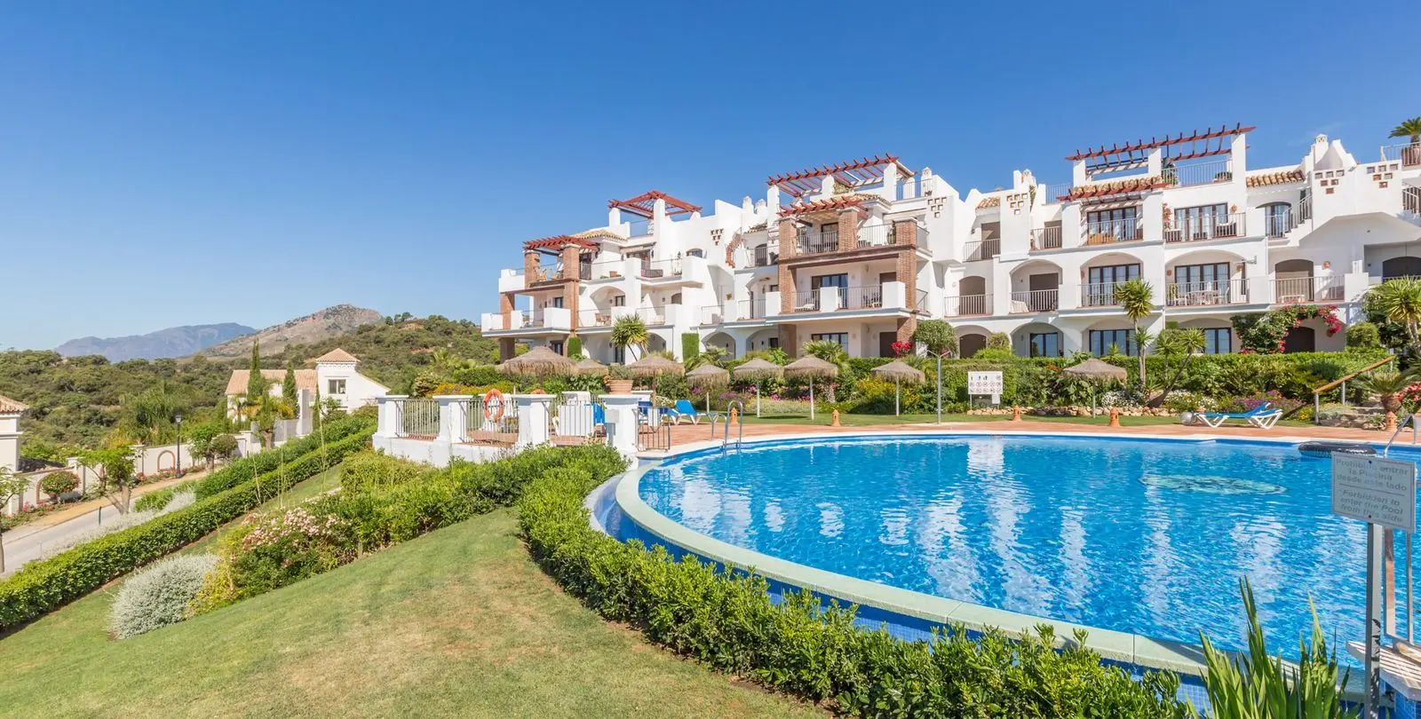 Продажа апартаментов на первом этаже в Los Arqueros 15