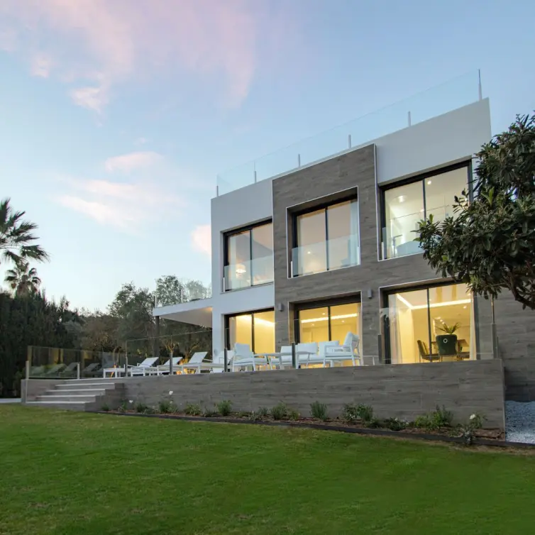 Venta de villa independiente en Nueva Andalucía