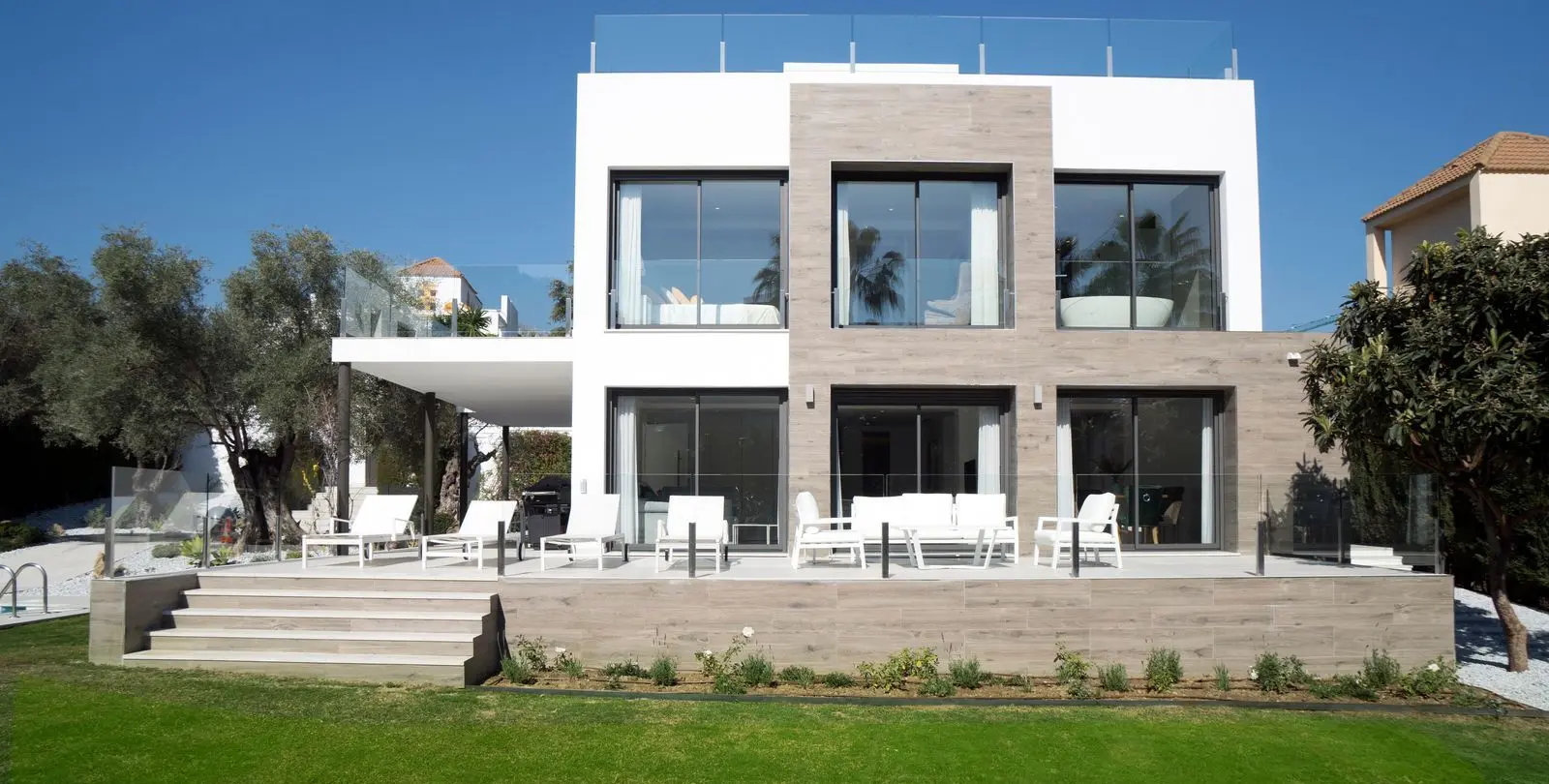 Venta de villa independiente en Nueva Andalucía 2