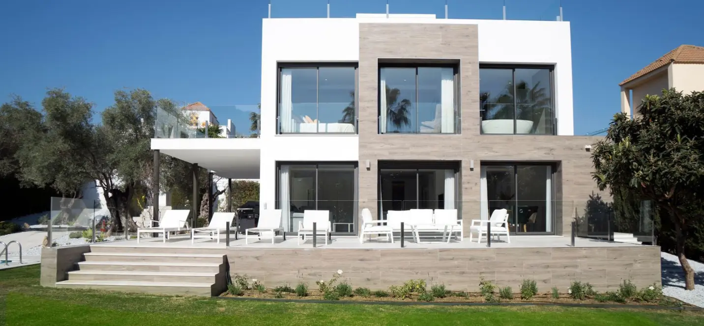 Venta de villa independiente en Nueva Andalucía 1