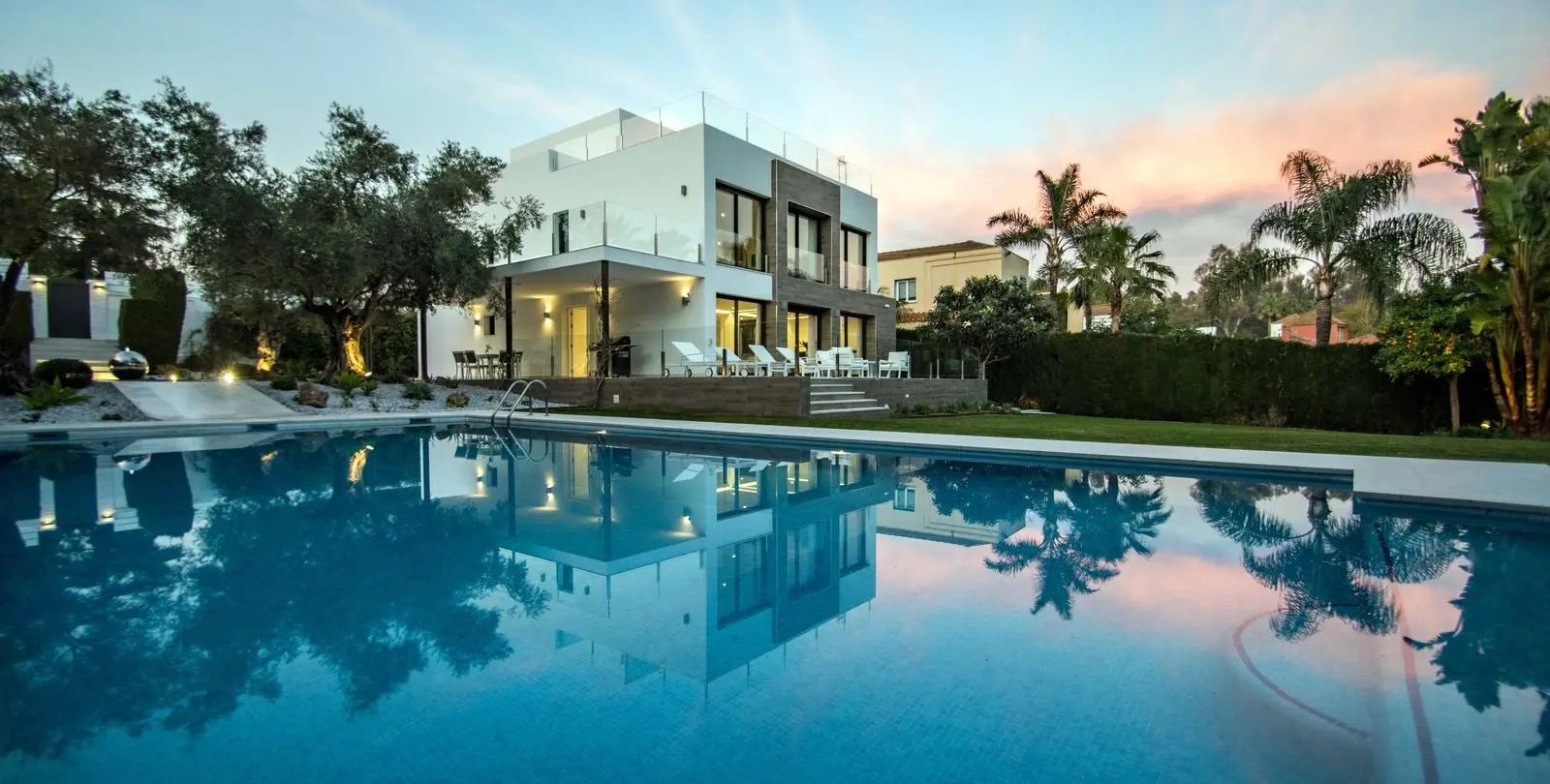 Venta de villa independiente en Nueva Andalucía 3