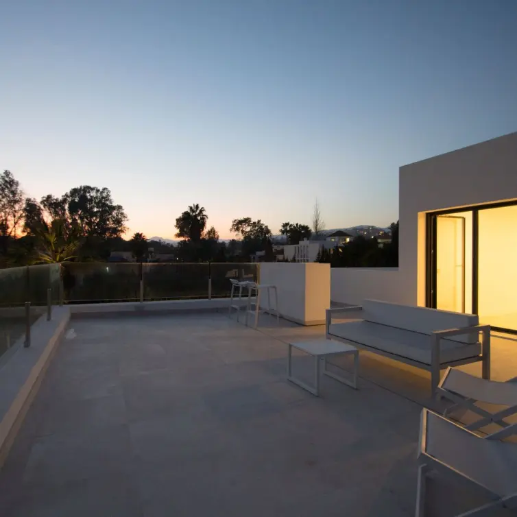 Venta de villa independiente en Nueva Andalucía