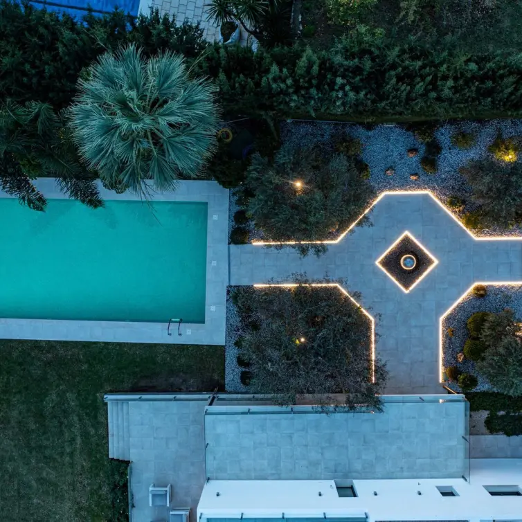 Venta de villa independiente en Nueva Andalucía