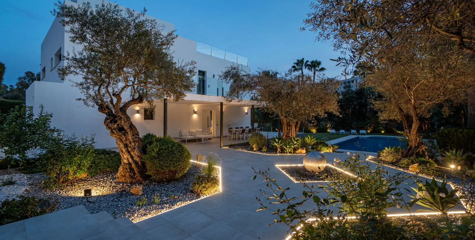 Venta de villa independiente en Nueva Andalucía 21