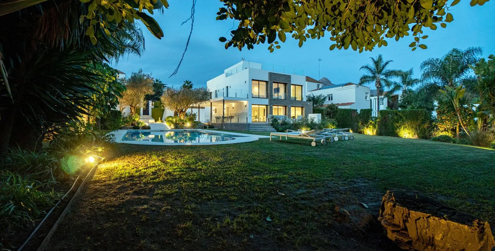 Venta de villa independiente en Nueva Andalucía 30
