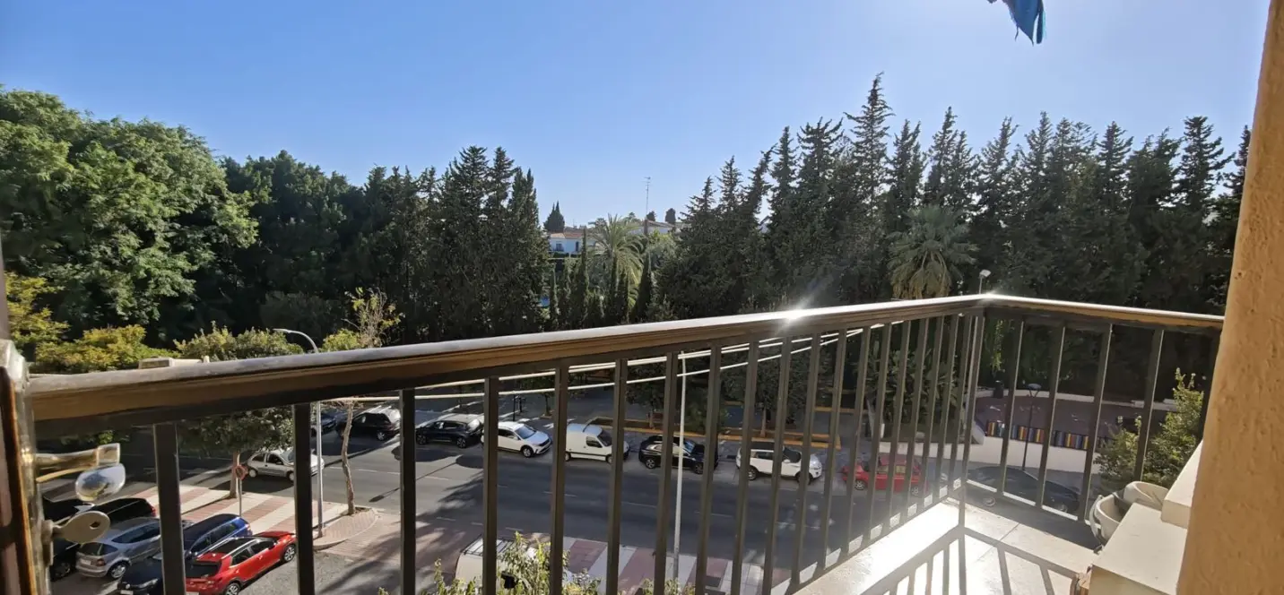 Sale of middle floor apartment in Marbella 0