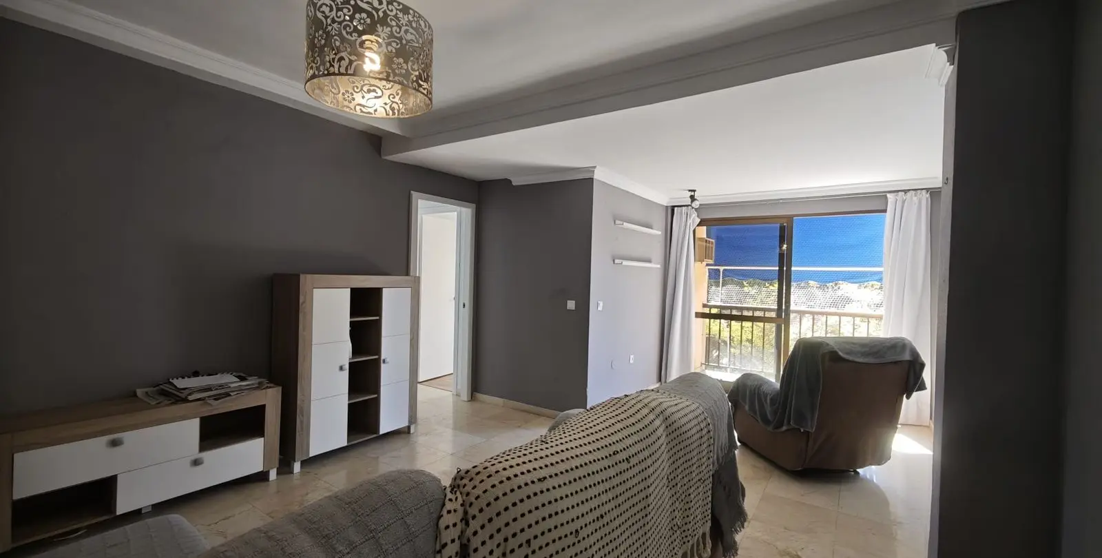 Sale of middle floor apartment in Marbella 2