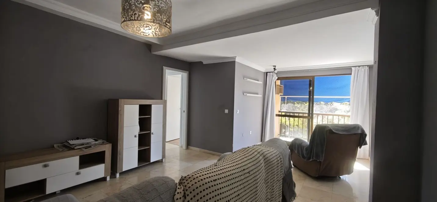 Sale of middle floor apartment in Marbella 1