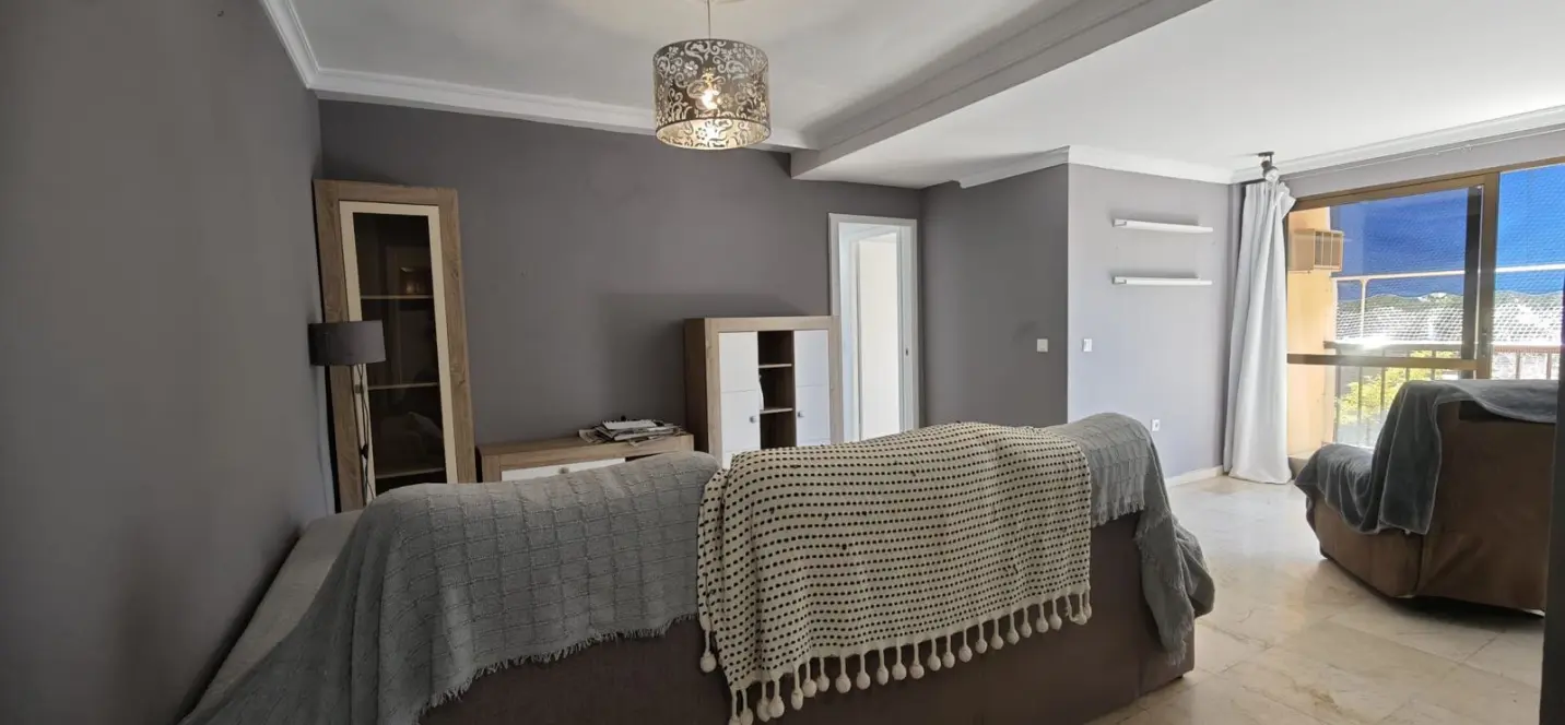 Sale of middle floor apartment in Marbella 2