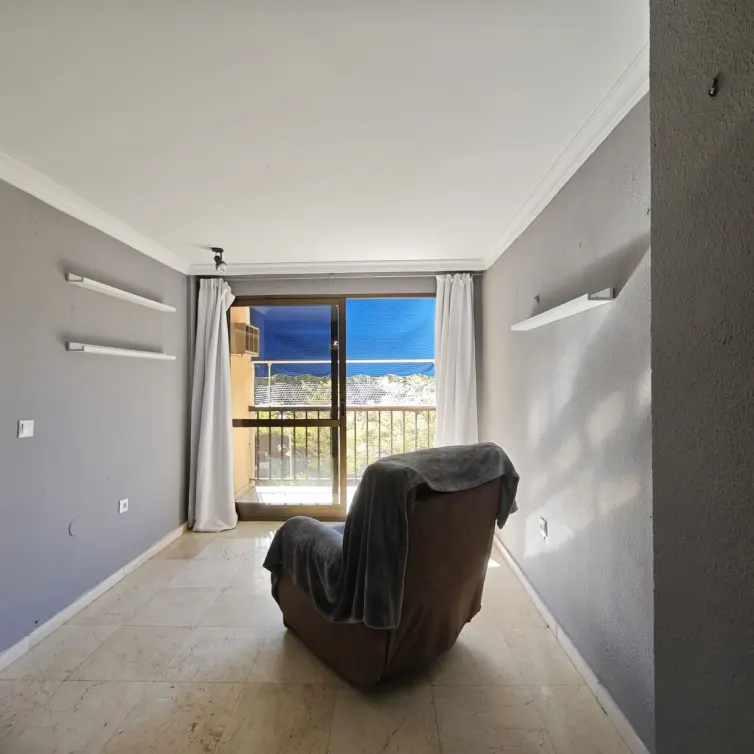Sale of middle floor apartment in Marbella