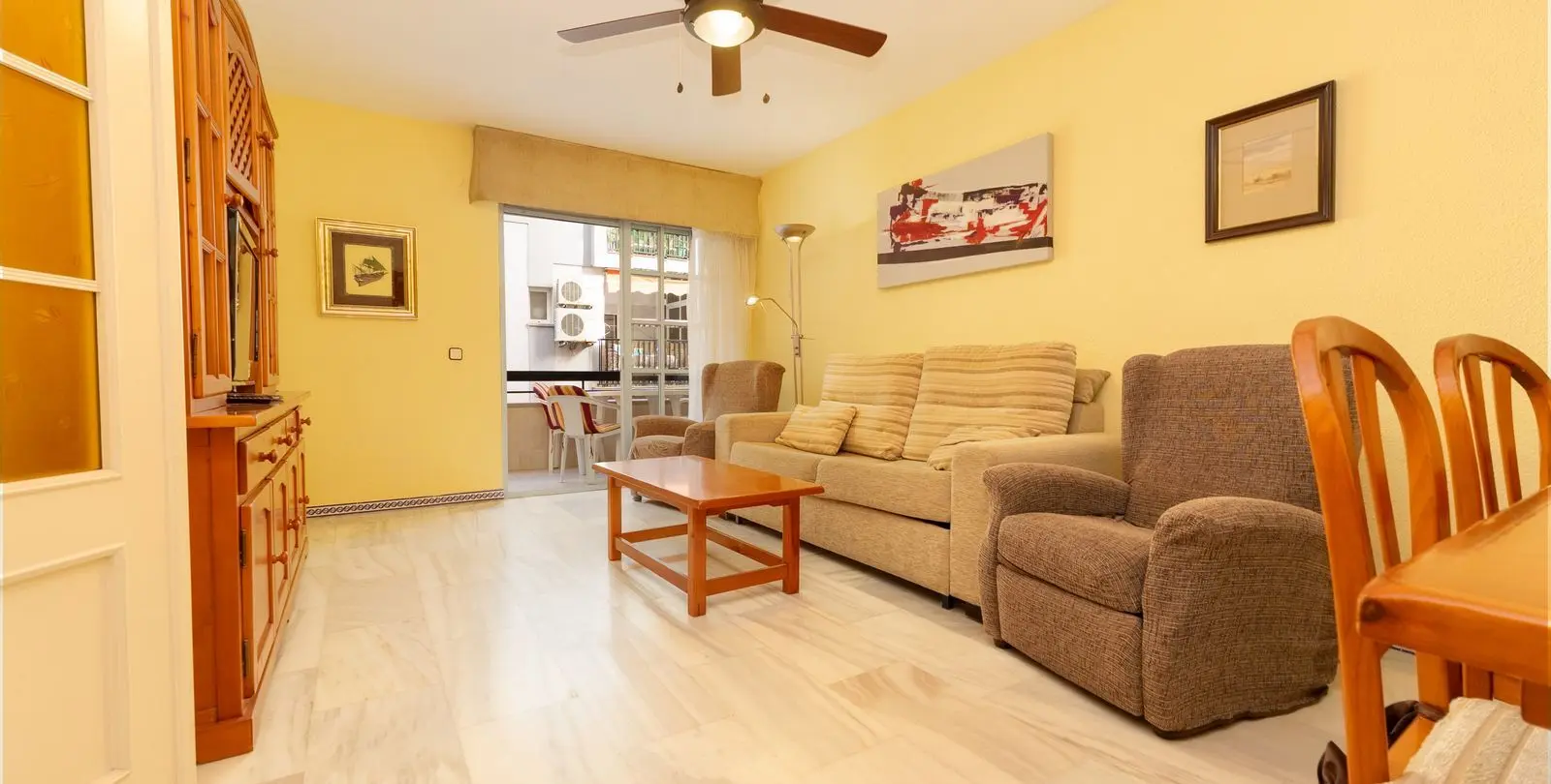 Sale of middle floor apartment in Fuengirola 1