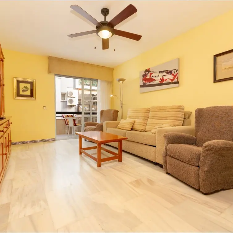 Sale of middle floor apartment in Fuengirola
