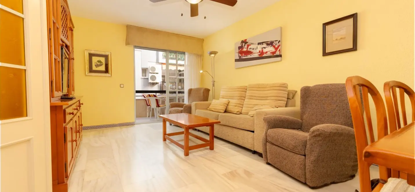 Sale of middle floor apartment in Fuengirola 0
