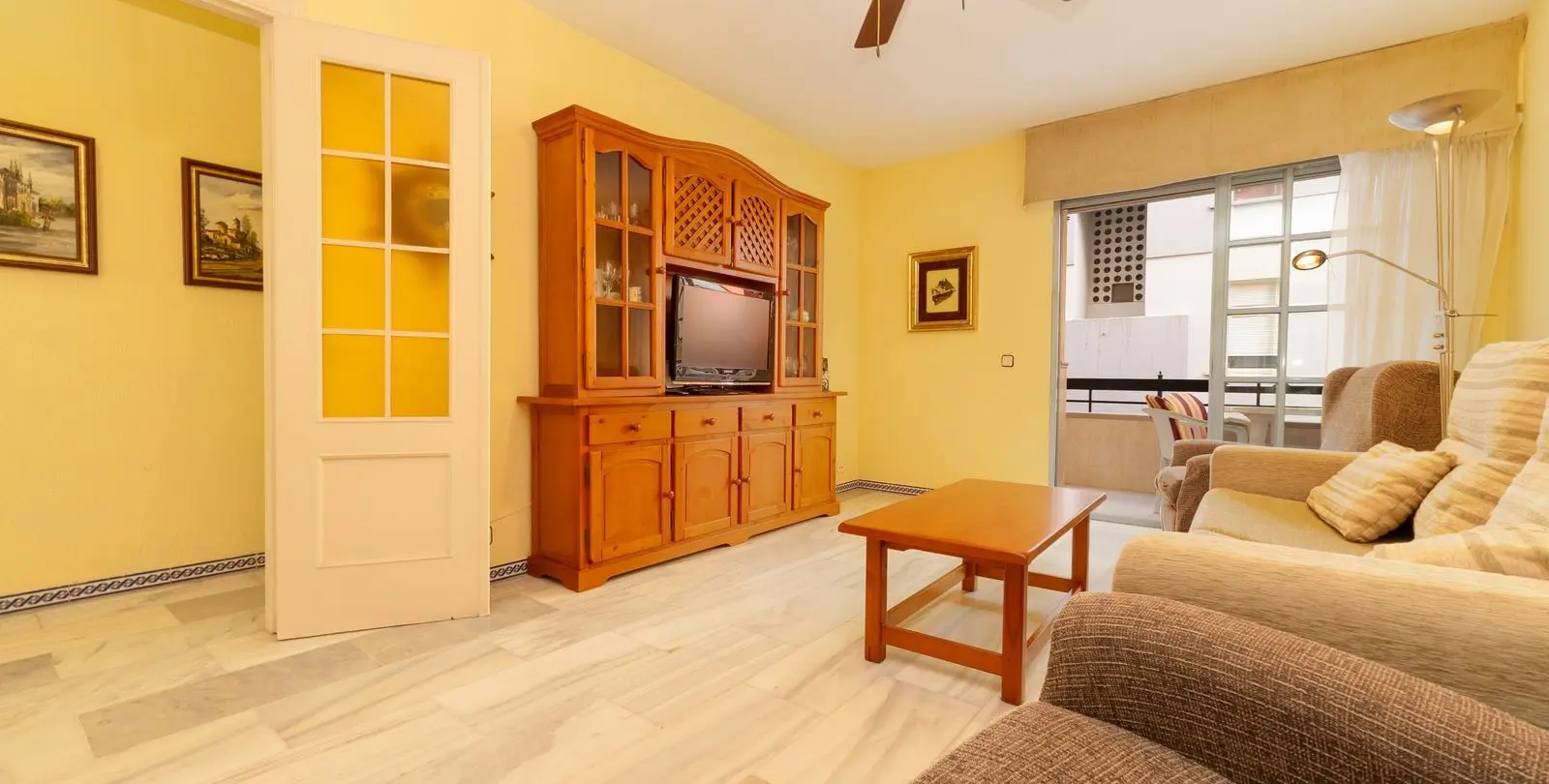 Sale of middle floor apartment in Fuengirola 2