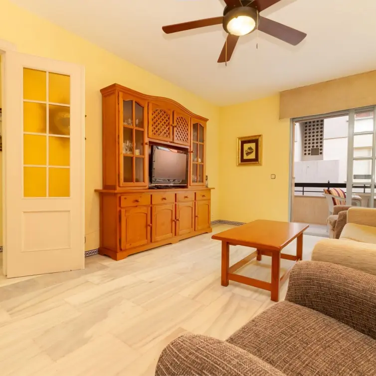 Sale of middle floor apartment in Fuengirola