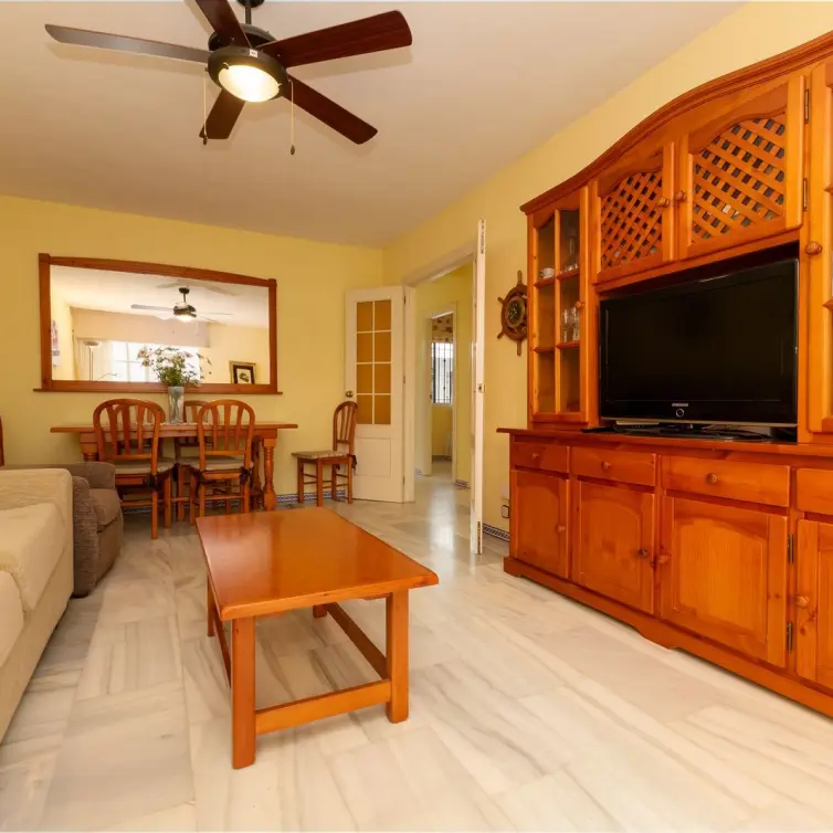 Sale of middle floor apartment in Fuengirola