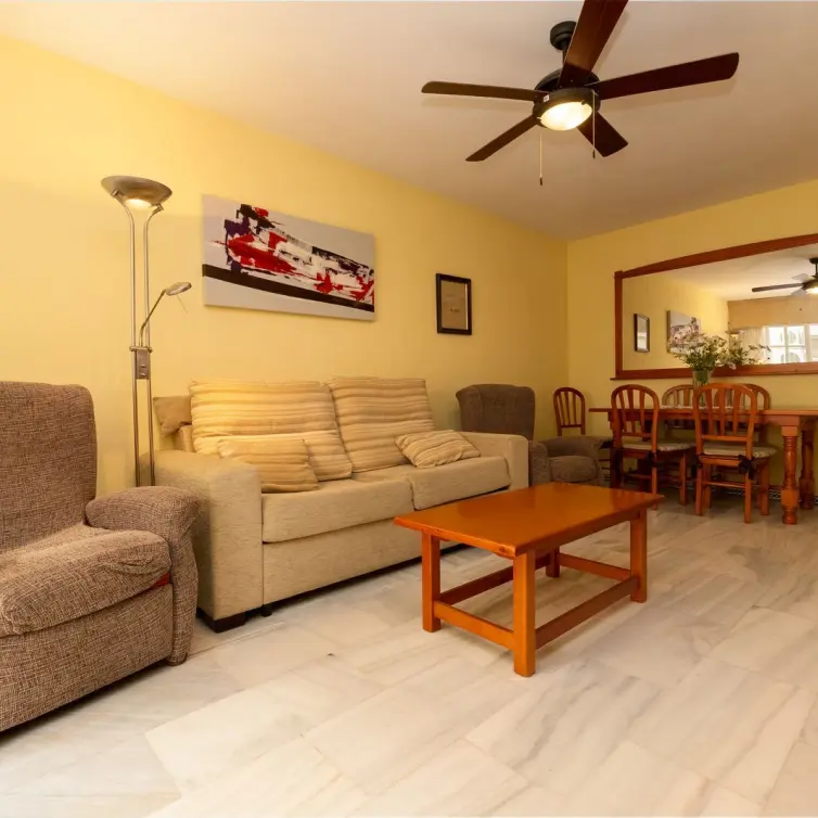Sale of middle floor apartment in Fuengirola