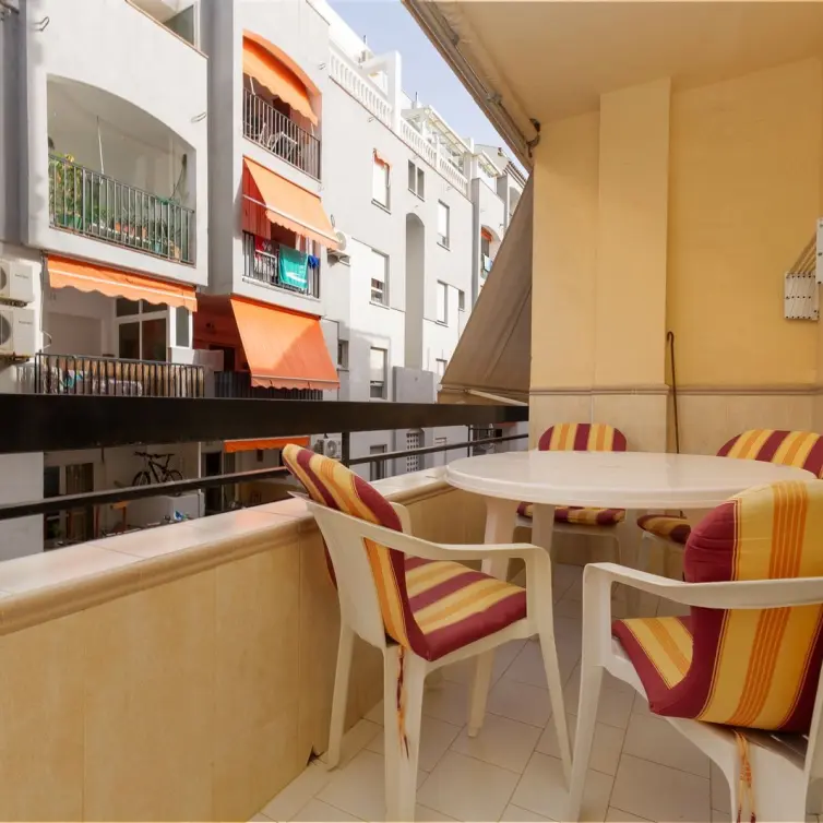 Sale of middle floor apartment in Fuengirola