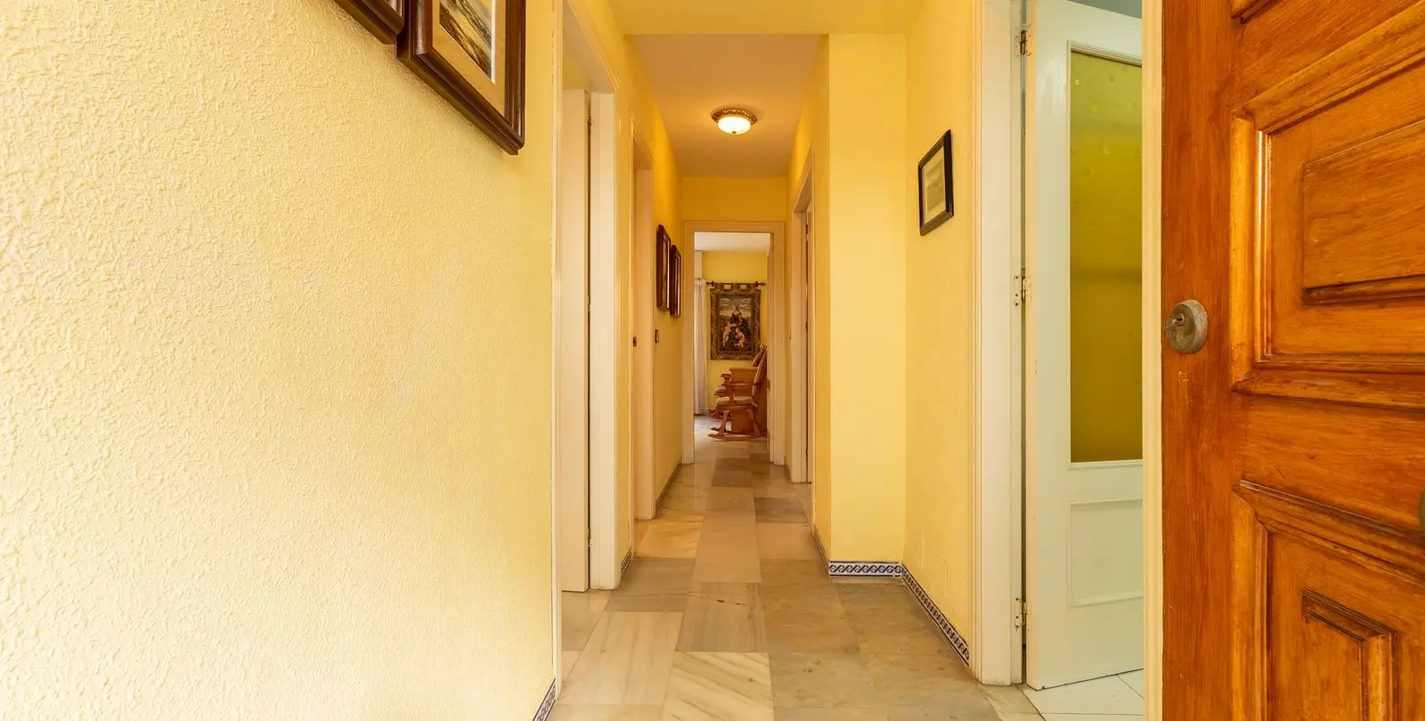 Sale of middle floor apartment in Fuengirola 6