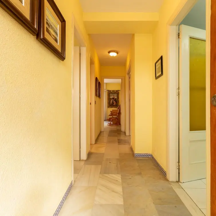 Sale of middle floor apartment in Fuengirola