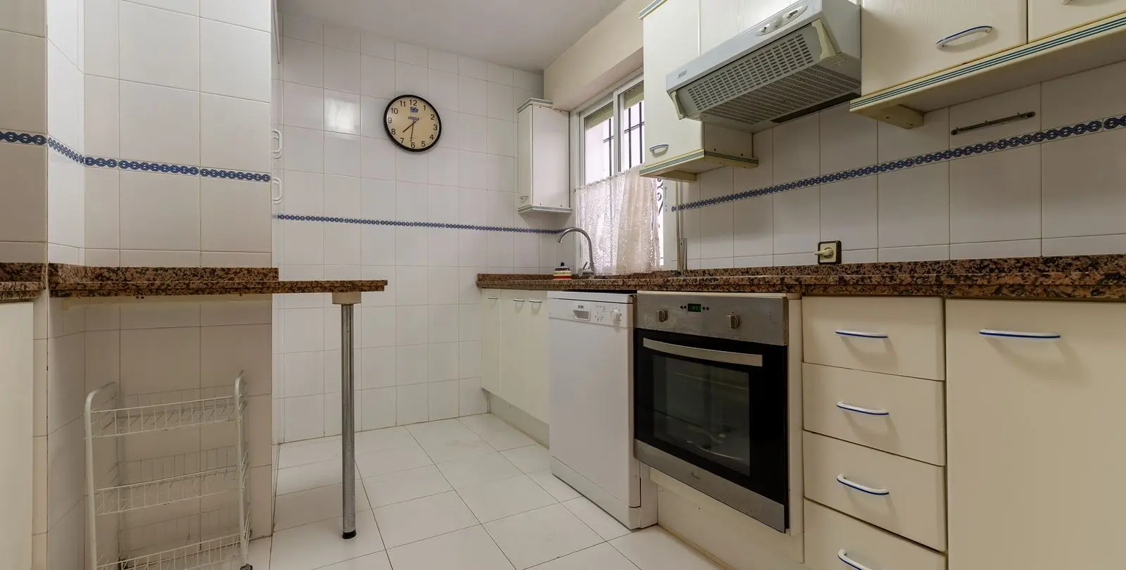 Sale of middle floor apartment in Fuengirola 7