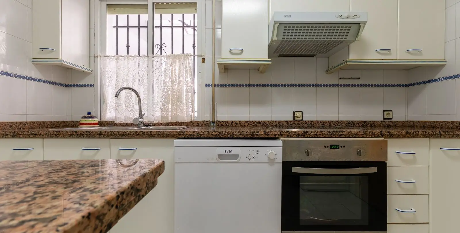 Sale of middle floor apartment in Fuengirola 8