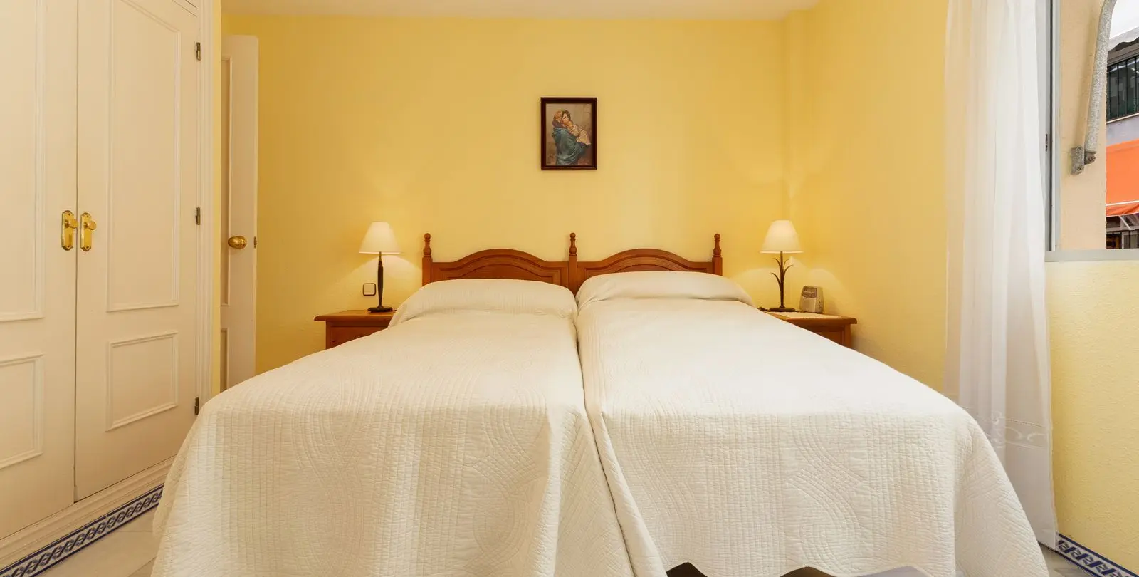 Sale of middle floor apartment in Fuengirola 11