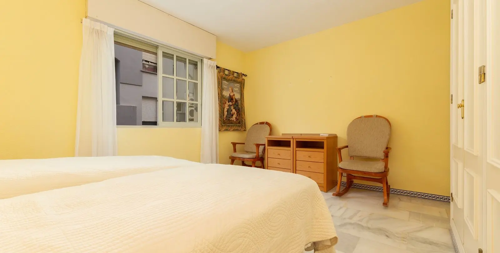 Sale of middle floor apartment in Fuengirola 13