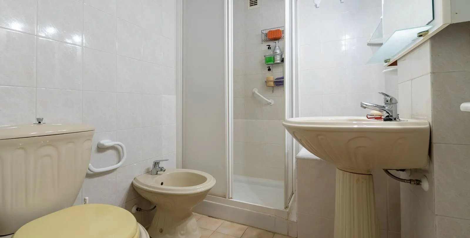 Sale of middle floor apartment in Fuengirola 15