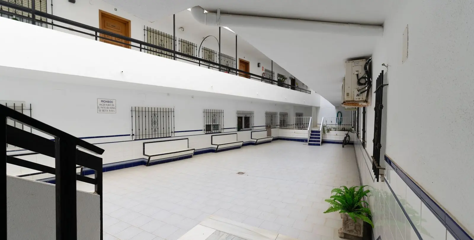 Sale of middle floor apartment in Fuengirola 19