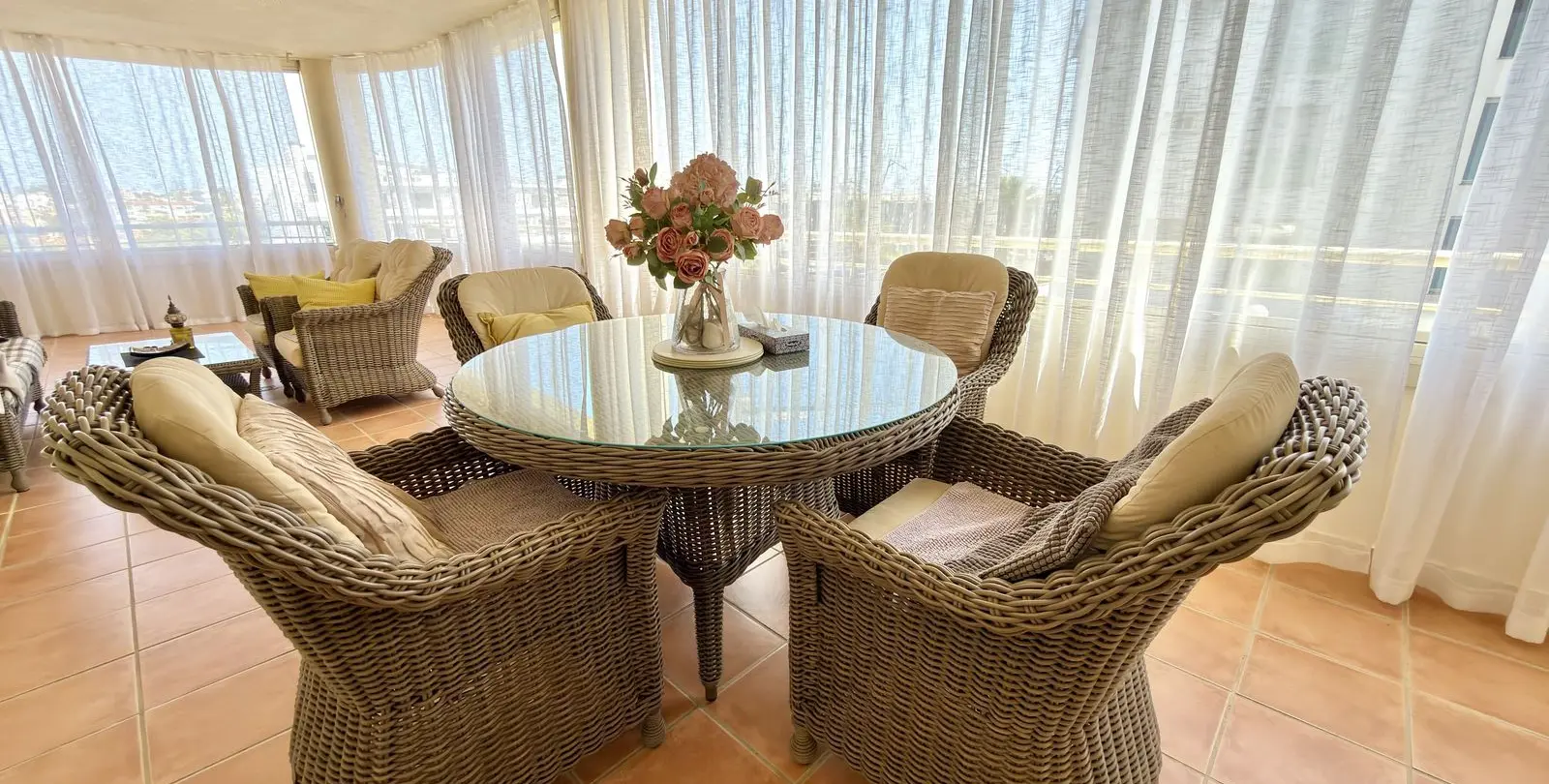 Venta de apartamento en planta media en El Faro 2