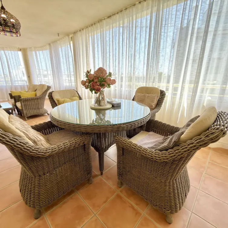 Venta de apartamento en planta media en El Faro