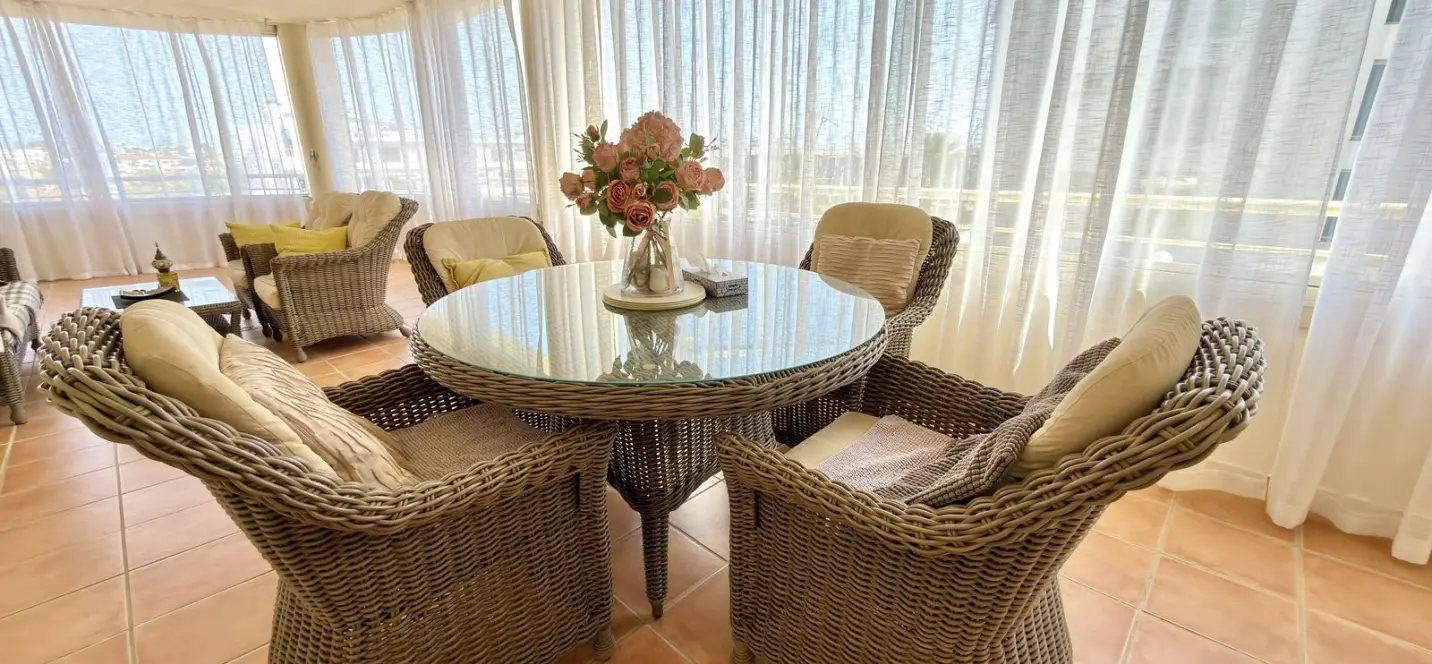 Venta de apartamento en planta media en El Faro 1