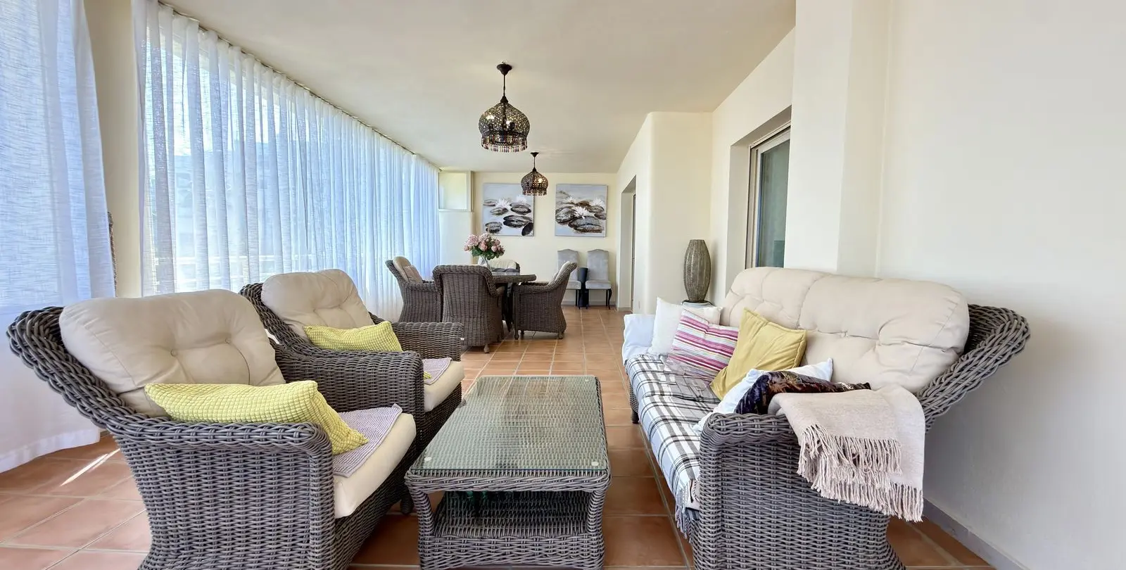 Venta de apartamento en planta media en El Faro 4